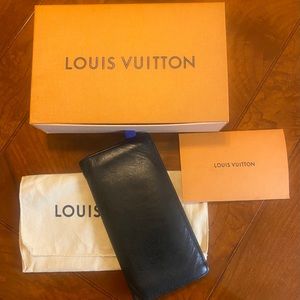 LOUIS VUITTON BRAZZA Wallet in Mono Shadow